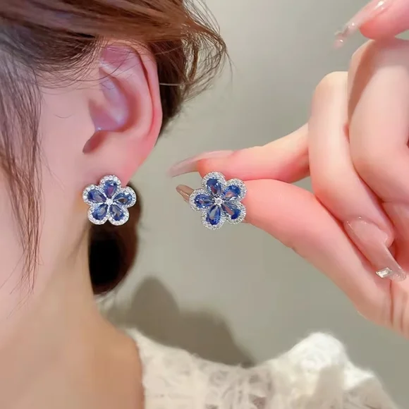 Blue Zircon Flower Stud Earrings 🌸 Sparkly Elegant Jewelry - Picture 3 of 7